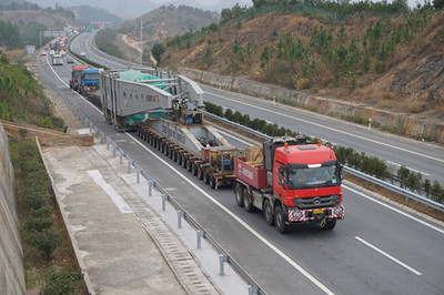 大件運(yùn)輸保駕護(hù)航 江西贛州路政服務(wù)給力